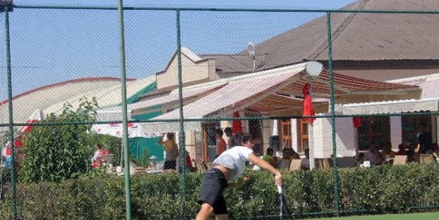 16 Yaş Türkiye Tenis Şampiyonasi Ağrı’da Başladı