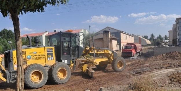 Yüksekova’da Yol Çalişmalari Sürüyor