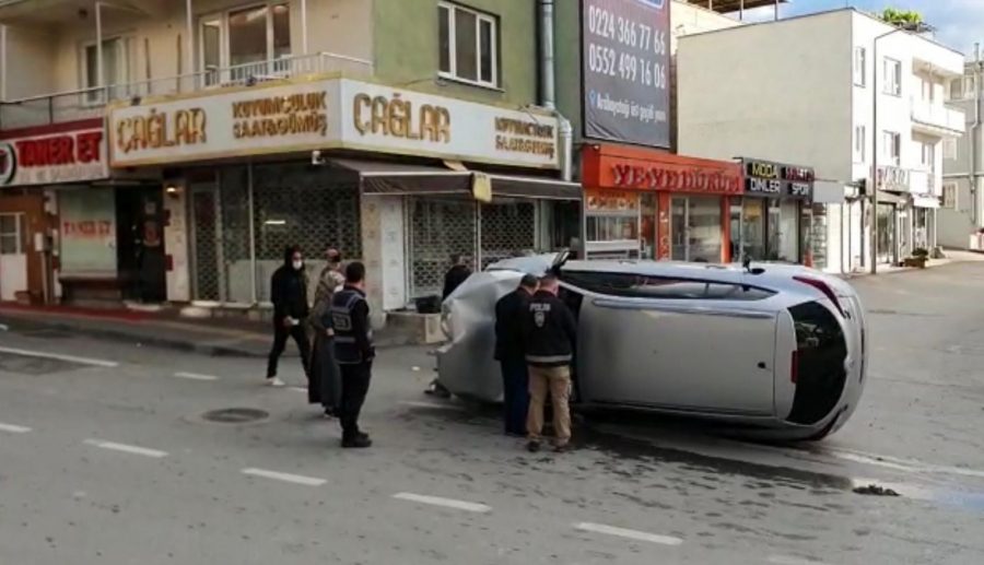 Bursa'da görevden dönen Vefa Destek Grubu kaza yaptı!