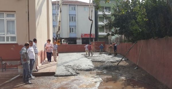 Saltukova’da İlköğretim Okulu Bahçesi Yenilendi