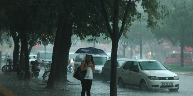 Sakarya’da Yağmur Su Baskınlarına Sebep Oldu