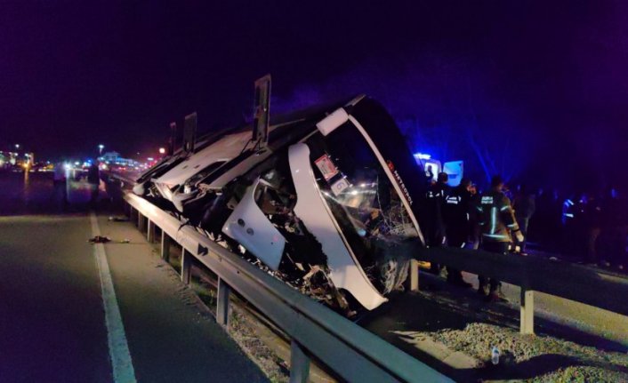 Bursa'da öğrenci dolu tur otobüsü kaza yaptı! 3 ölü 44 yaralı