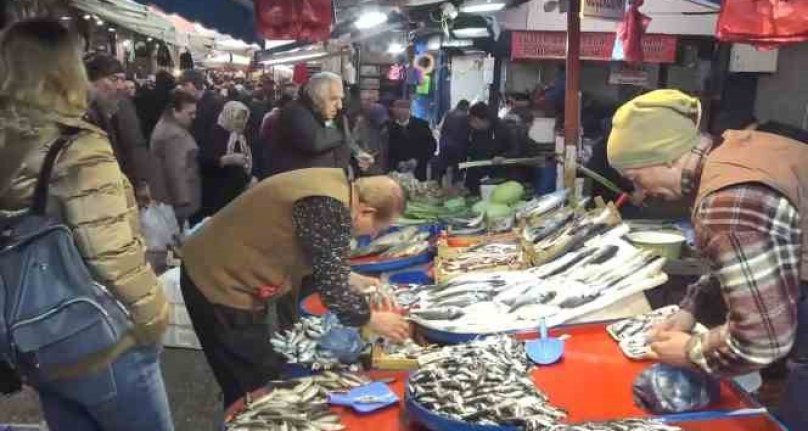 Bursa'da havalar soğudu, hamsinin fiyatı düştü