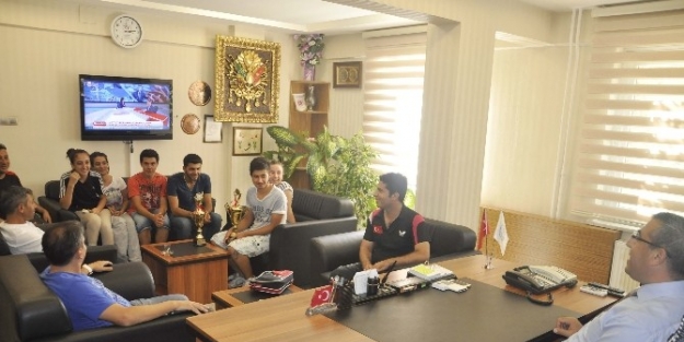 Masa Tenisi Ve Atıcılık Sporcularından Ziyaret