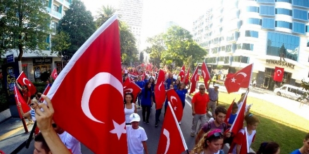 İzmir, Kurtuluş Bayramını Kutluyor
