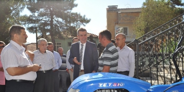 Demirci Syd Vakfı’ndan Çiftçiye El Traktörü