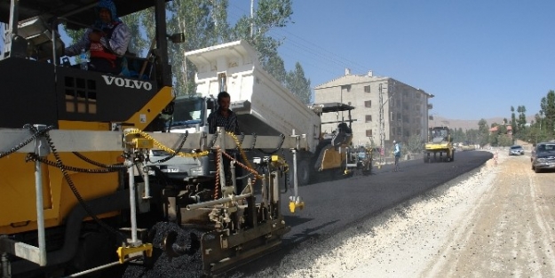 Dağlıca Yolunda Asfaltlama Çalişmasi