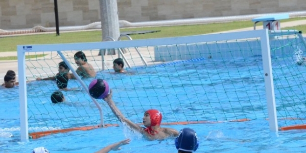 Küçükler Açık Küme Sutopu Müsabakaları