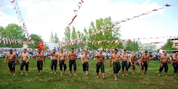 İzmit’te Güreş Şöleni