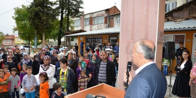 Belediyeden Okula Başlayan Öğrencilere Kırtasiye Seti