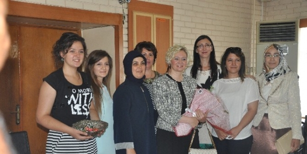 Kaymakamın Öğretmen Eşine Duygusal Veda