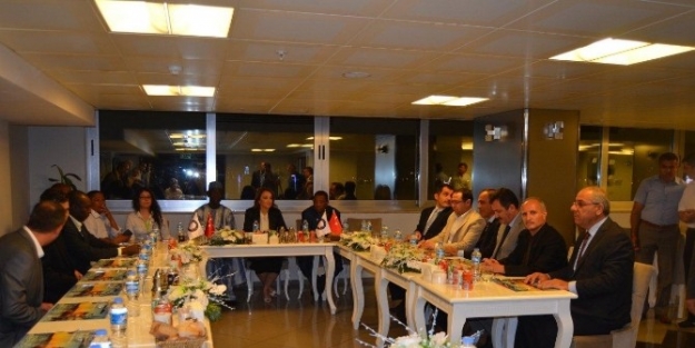 İzmir İl Müdürleri Nijer Heyetine Sunum Yaptı