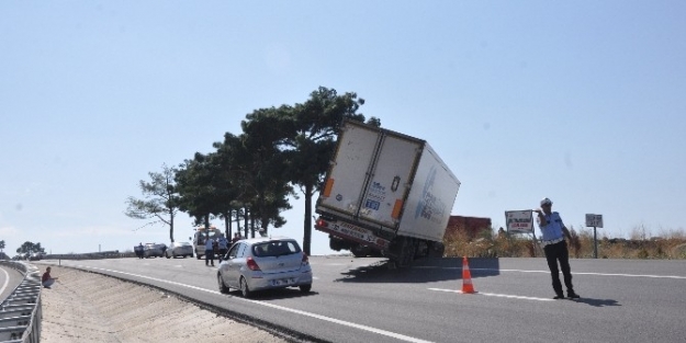 Tır Devrilmesin Diye Ayağını 2 Saat Frenden Çekmedi