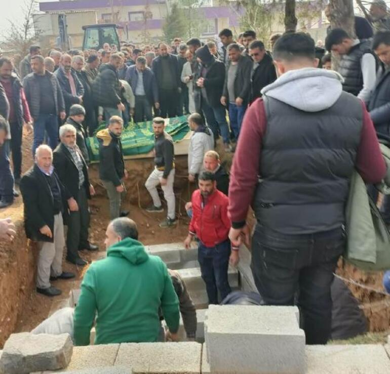 Çocuklarını öldürüp, intihar etmişti; yan yana toprağa verildiler