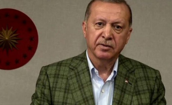 Cumhurbaşkanı Erdoğan, tüm yurtta okunan İstiklal Marşı'na eşlik etti