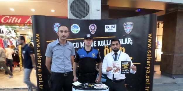 Kom Ekipleri Çark Caddesinde Bilgilendirme Standı Açtı