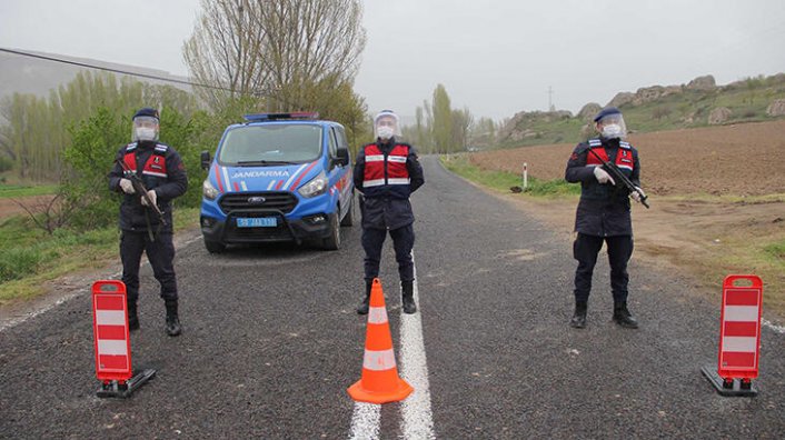 İftar yemeğine giden 13 kişiye corona virüs bulaştı