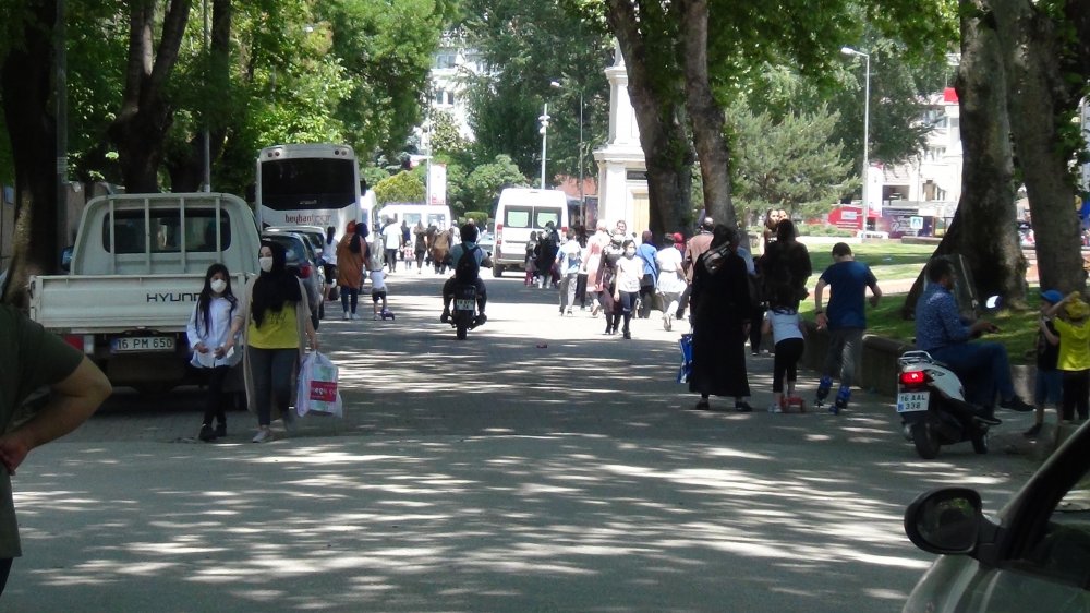 İzin bitti, çocuklar parklardan polis nezaretinde çıkarıldı