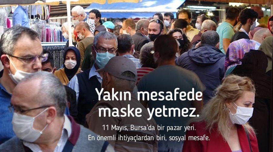 Bakan Koca, Bursa'daki bir pazar yerini paylaşarak sosyal mesafe konusunda uyardı