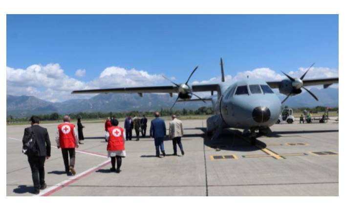 Gönderilen tıbbi yardımlar Arnavutluk'a ulaştı