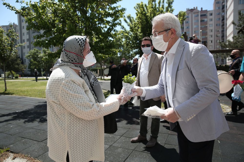  65 yaş üstü vatandaşlara Turgay Erdem sürprizi