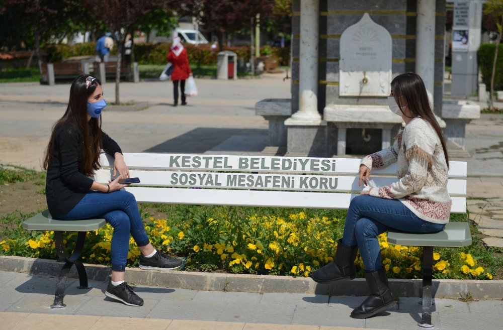 Sosyal mesafe için yapılmıştı... Bakan Koca örnek gösterdi