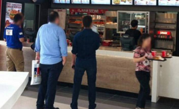 Dünyaca ünlü 'fast food' zincirinin Türkiye şubesinde skandal!