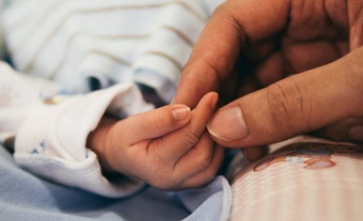 Koronavirüs teşhisi konulan hamile kadın doğumdan sonra öldü!