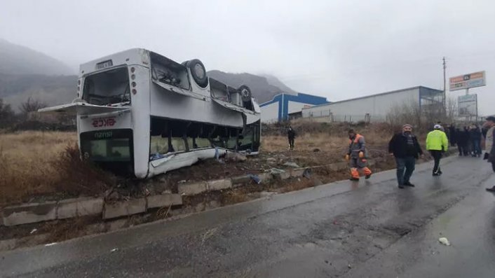 İşçi servisi takla attı: Çok sayıda yaralı var