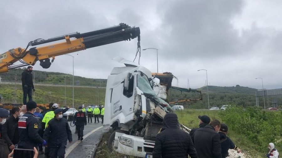 Bursa'da feci ölüm! Mısır yüklü kamyon...