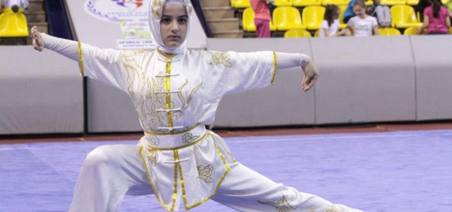 Federasyon başkanının kızı türban cezası aldı