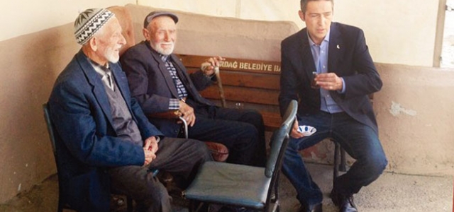 Ali Koç köy kahvesinde