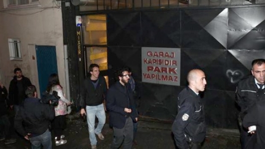 Tophane'de Sanat Galerisine saldırı