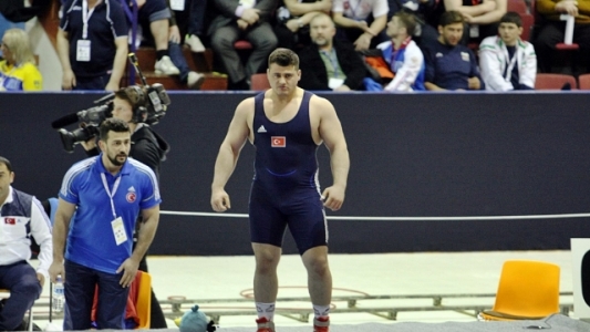 Dünyanın en iyi güreşçisi seçildi