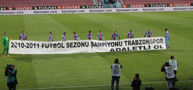 Trabzonspor'dan 'adaletli ol' pankartı