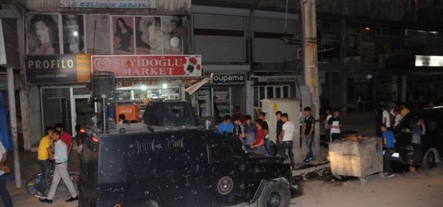 Cizre'de silahlı ve molotoflu saldırı!