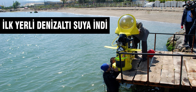 İlk yerli denizaltı suya indi