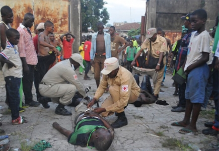 Tribündeki izdihamda 15 kişi öldü
