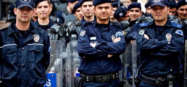 Polisler için sendika yolu kapandı