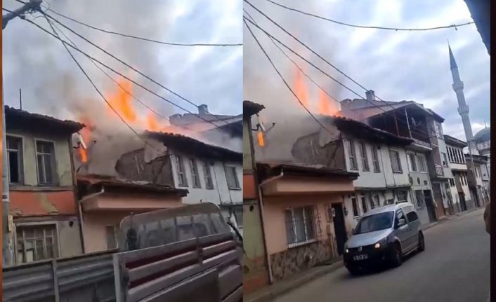 Bursa'da tarihi ev alev alev yandı