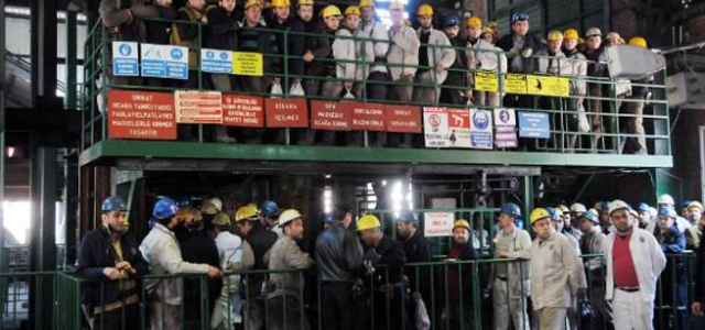 İş bırakan madencilerin yevmiye tepkisi