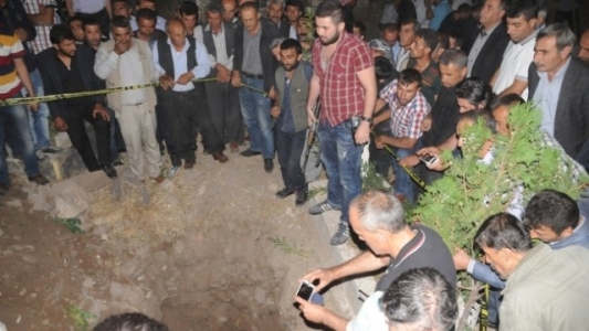 Ölen genç için açılan mezardan başka ceset çıktı!