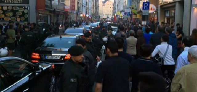 Başbakan Yardımcısı'na Köln'de protesto