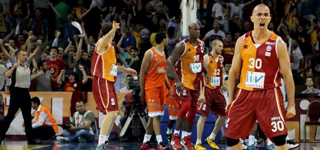 Galatasaray seride öne geçti