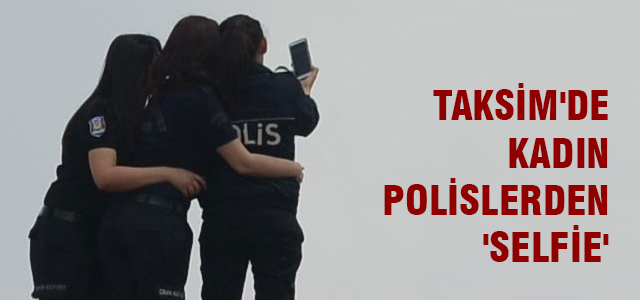 Taksim'de kadın polislerin 'selfie'si