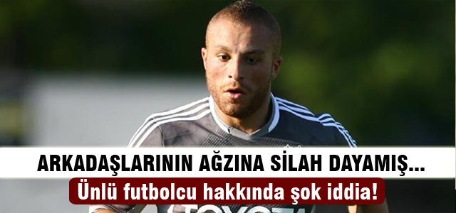 Arkadaşlarının ağzına silah dayamış!