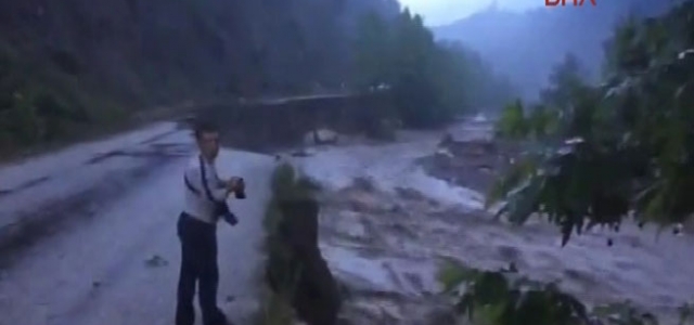 Sel 1 işçiyi yuttu