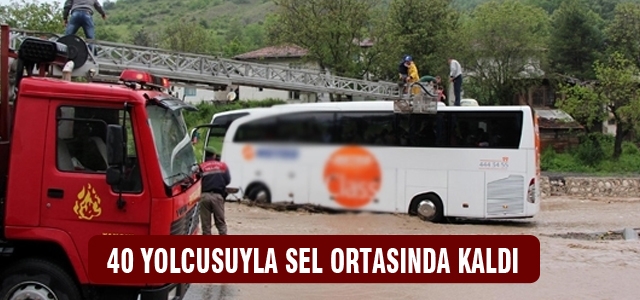 Bolu'da otobüs yolcuları selde mahsur kaldı
