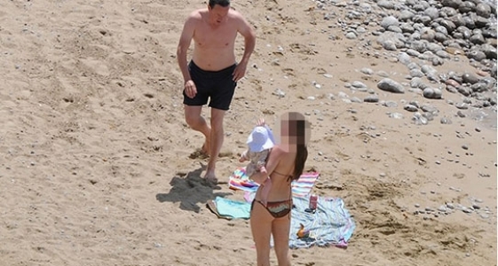 Cameron'ın dadısına porno şoku