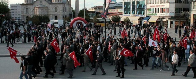 Ülkücüler BDP binasını basmak istedi